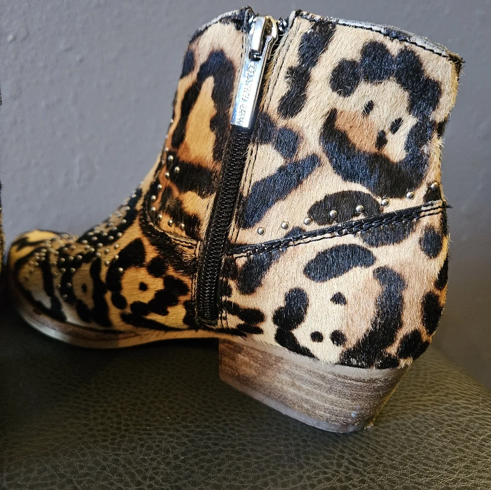 Gianni Bini Tinslea Ankle‎ Boots Womens Size 5.5 Animal Print Calf Hair Leopard